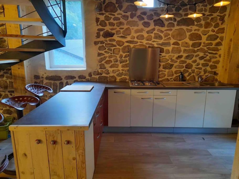 La Grange De La Gratade Villa Rochefort-Montagne Luaran gambar